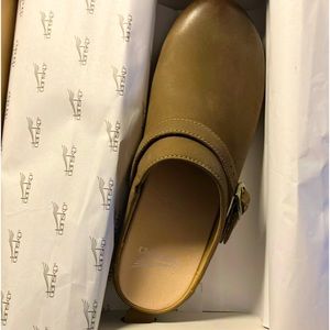 Dansko Berry Burnished Nubuck, Mushroom, Size 39